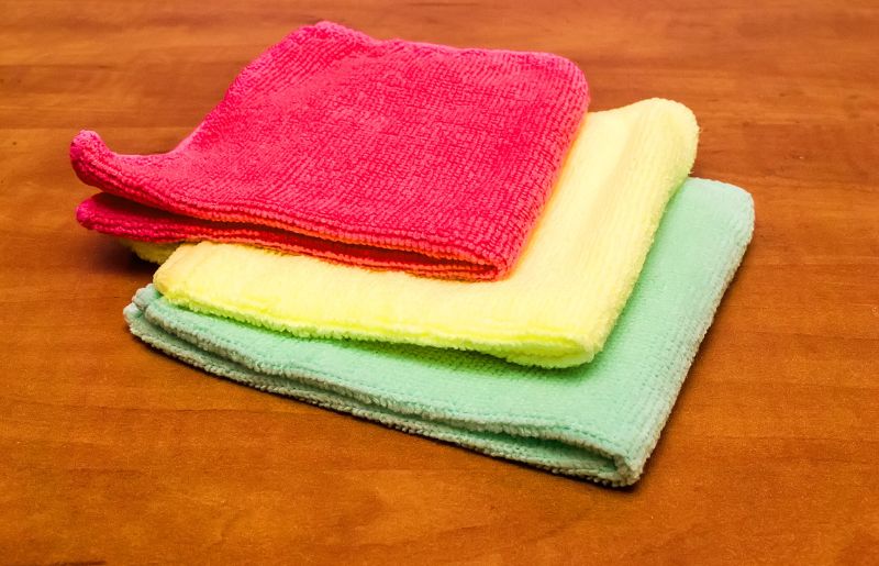 Microfiber cleaning cloths to clean LG TV screen